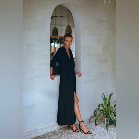 Aura Dresses & Skirts - AURA V-Neck Maxi Dress Black S